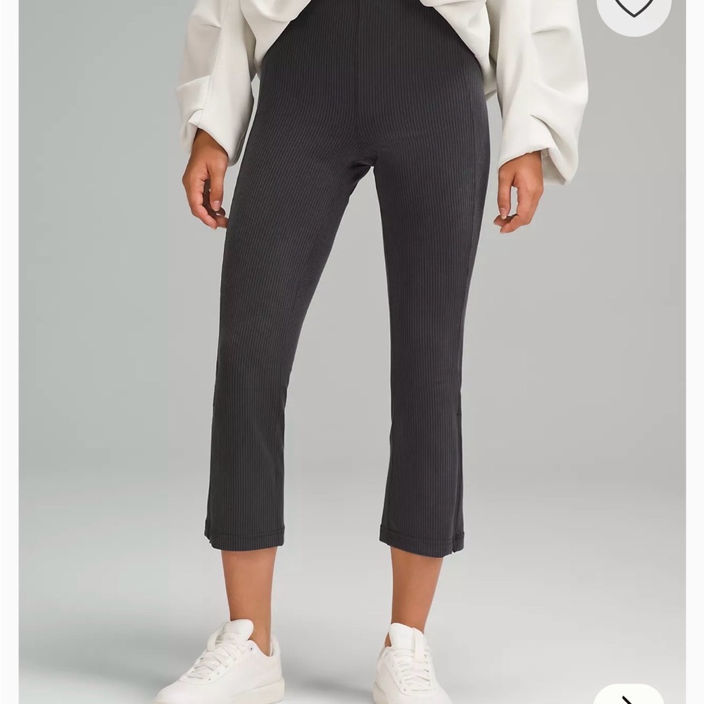 Ribbed Softstrem Zip-Leg HR Crop
